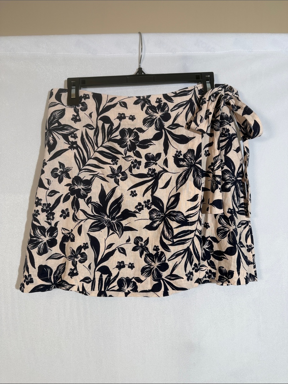 Faherty Mini Skirt Size S Navy And Cream Floral Print EUC